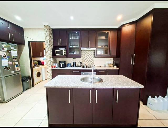 3 BEDROOM HOUSE FOR SALE IN MIDSTREAM ESTATE